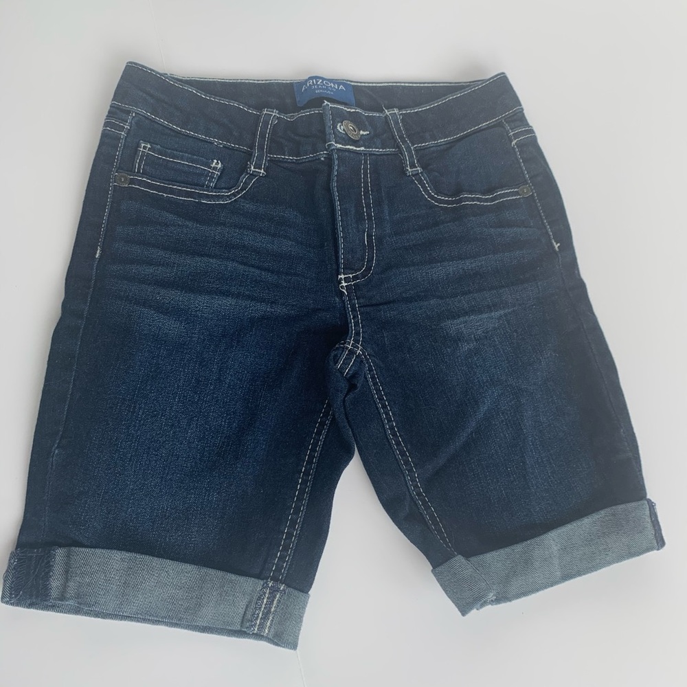 Arizona Jean Bermuda Shorts. Adjustable waistband.
